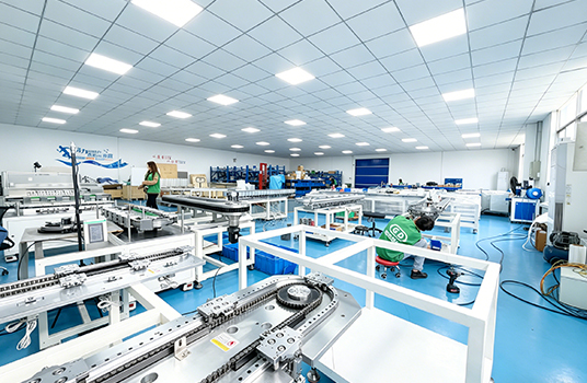 Real scene of original production of precision rail